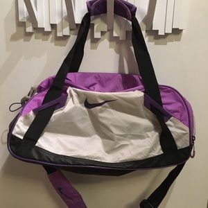 NIKE gym bag w/ shoe compartment!